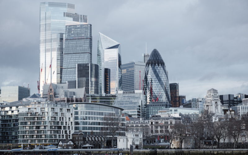 Immersive onboarding: Lessons from big institutions using digital simulations
